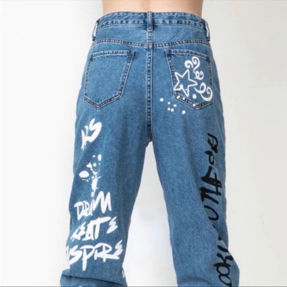 Women’s graffiti joggers. - Picture 2 of 7